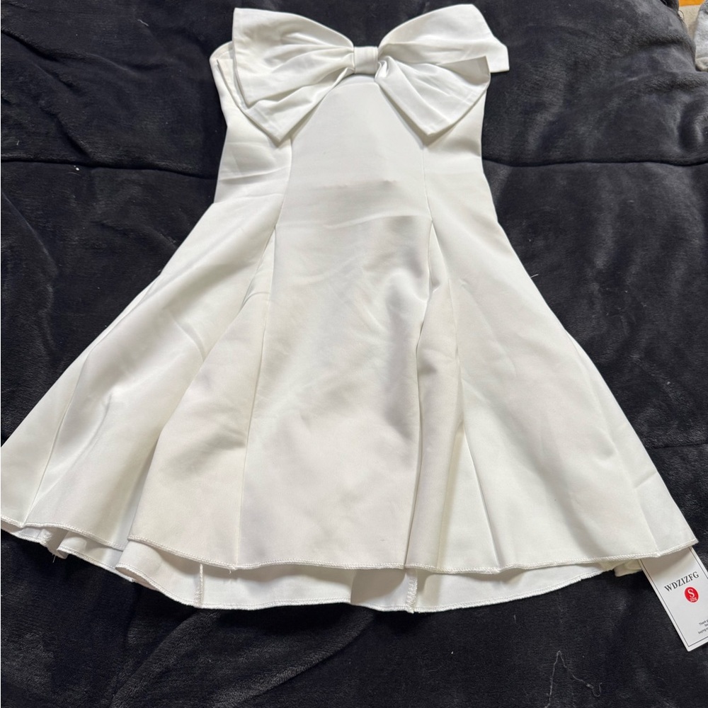 Elegant White Womens Dress with Bow